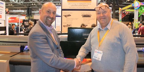Steve Tilbury (left) and Hallmark Equipment Service Ltd's Gary Hall shake on the deal at QPS's Sign UK stand
