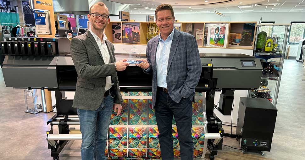 printMAX awarded as Roland’s most successful authorised dealer.