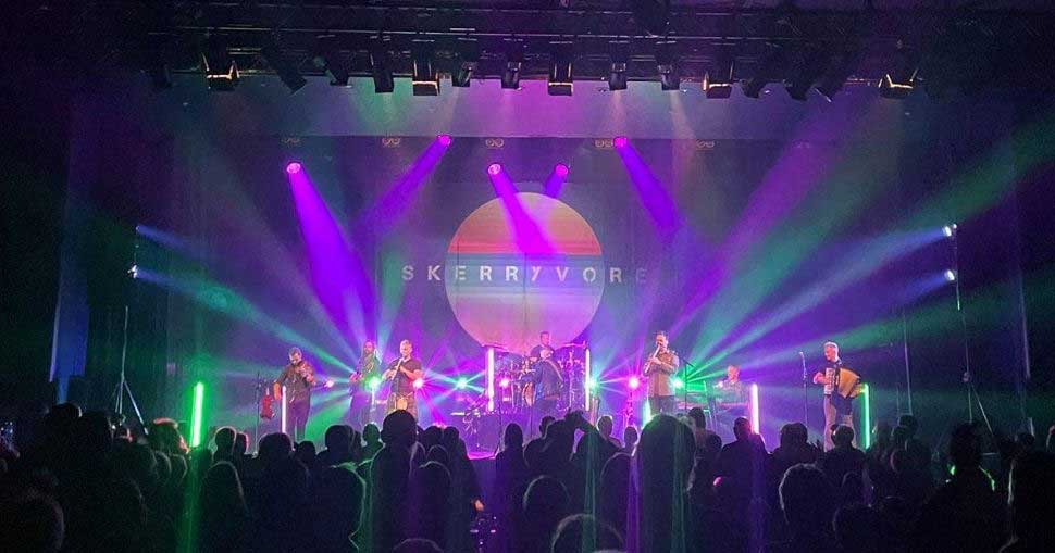Backdrop printed on Vista Display ST-117 from Soyang Europe will feature in concerts by Scottish band Skerryvore at locations across the UK, Europe and the USA.
