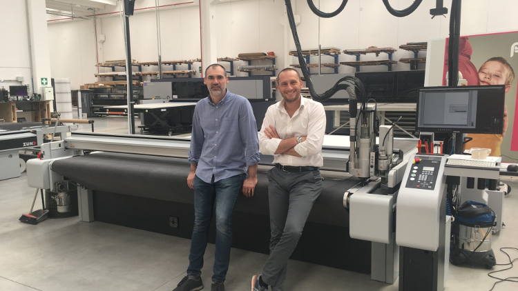 In the past two years, Italian company Masserdotti has invested twice in Zünd cutting technology: CEO Alberto Masserdotti (r.) with Production Manager Federico Messali.