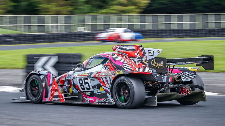 Leading large format print business MediaCo has created a vibrant racing car wrap for VR Motorsport using HP Latex, celebrating female racing drivers.