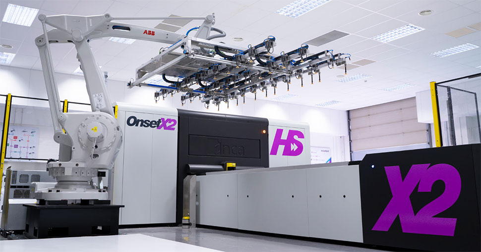 Major French POS print service provider switched one of its two Onset X2 printers for a new six colour Onset X2 HS in order to take advantage of the extra speed and higher levels of automation available.